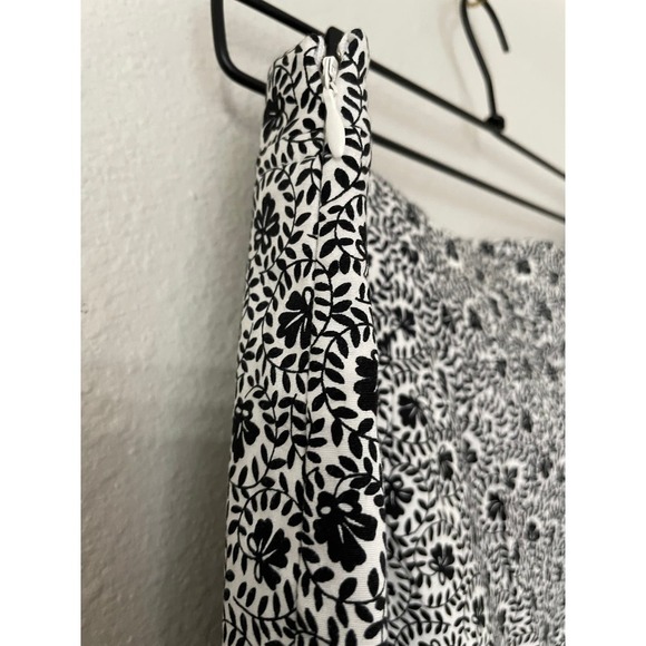 Ann Taylor Stretch Black and White Floral Skirt Size 14P NWT - Picture 4 of 5